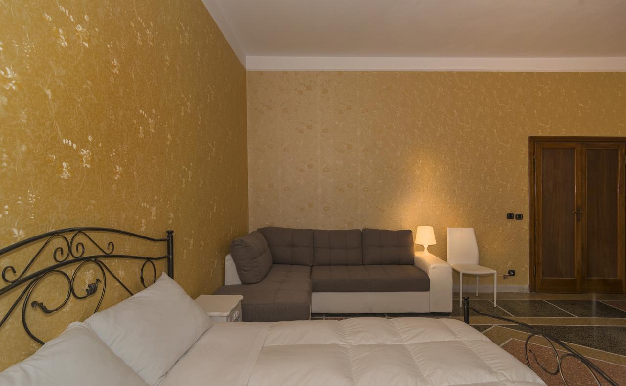 Couette-café Holiday Gare *